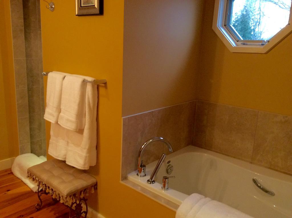 Scarlet Tunic Bed And Breakfast Niagara-on-the-Lake Екстериор снимка