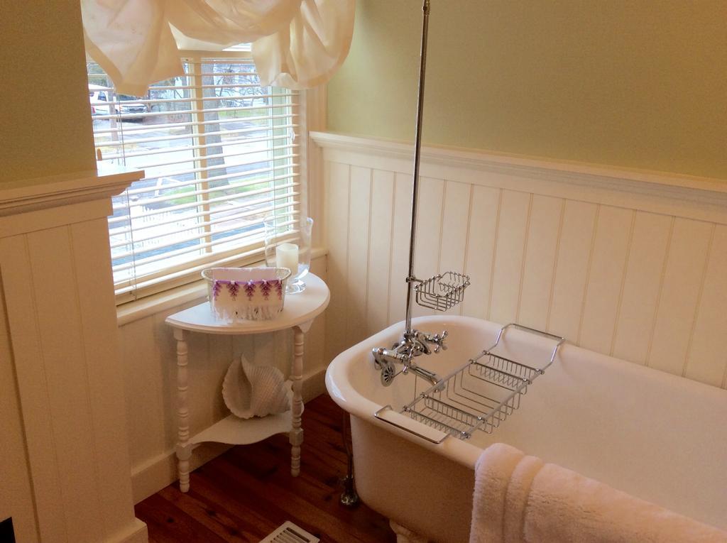 Scarlet Tunic Bed And Breakfast Niagara-on-the-Lake Екстериор снимка