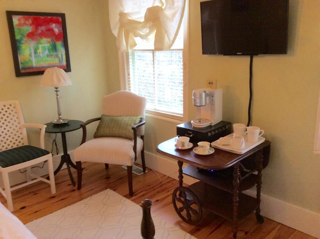 Scarlet Tunic Bed And Breakfast Niagara-on-the-Lake Екстериор снимка